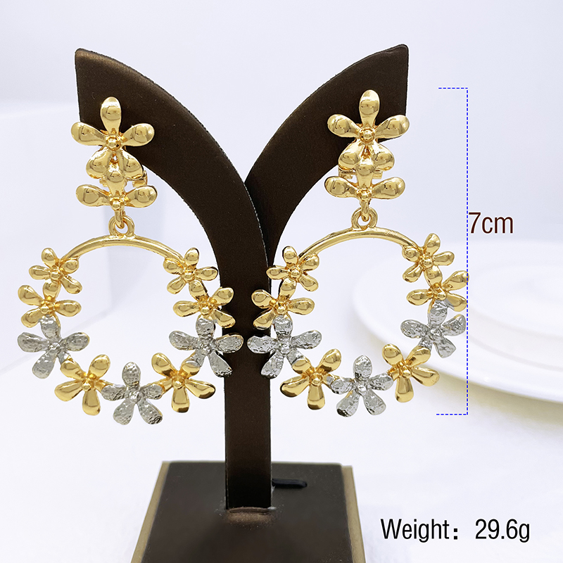 Women Big Drop Earrings 18K Go - Women Accessories Dubai 评论和价格