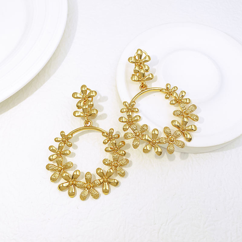 Women Big Drop Earrings 18K Go - Women Accessories Dubai 评论和价格